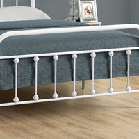 47.75" White Metal Frame Queen Size Bed