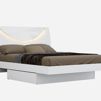 60" X 80" X 43" White Queen Bed