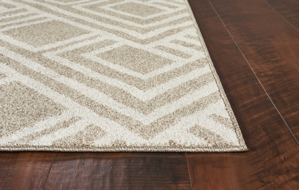 79" X 114" Beige Polypropylene Rug