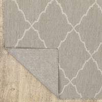 8’x10’ Gray and Ivory Trellis Indoor Outdoor Area Rug