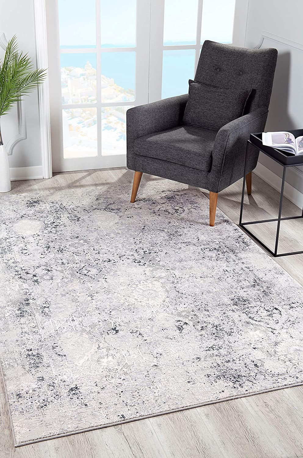 4’ x 6’ Gray and Ivory Abstract Distressed Area Rug