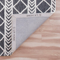 5’ x 7’ Gray and White Geometric Stripes Area Rug