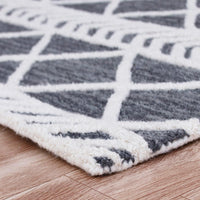 5’ x 7’ Gray and White Geometric Stripes Area Rug