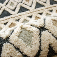 6’ Round Blue and Cream Striped Diamonds Area Rug