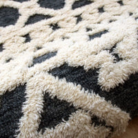 4’ Round Blue and Cream Decorative Area Rug